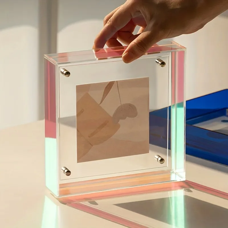 Marco fotográfico acrílico magnético personalizable para bricolaje, con bordes translúcidos de color, autoestable y para colocar sobre mesa, con tamaños personalizables