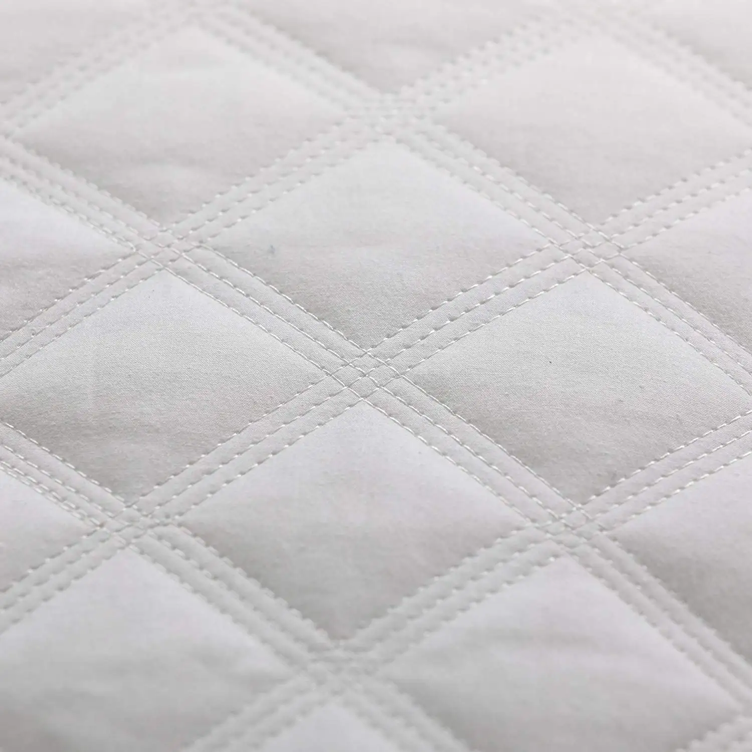 Белая постельная гипоаллергенная подушка