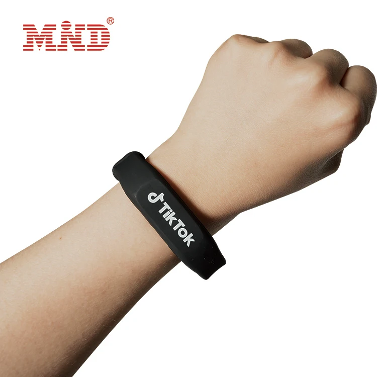 Wholesale Waterproof URL RFID QR Code Silicone Bracelet 13.56Mhz Custom NFC Wrist Band