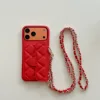 Rosso con catena neutra e logo CC.