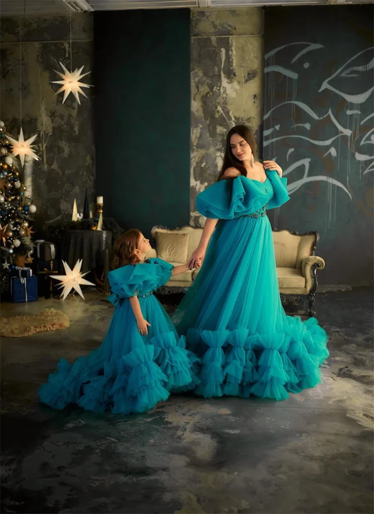 Luxury Off Shoulder Gorgeous Mother Daughter Matching Tulle Fluffy Dresses Ruffle Train Evening Party Prom Gown