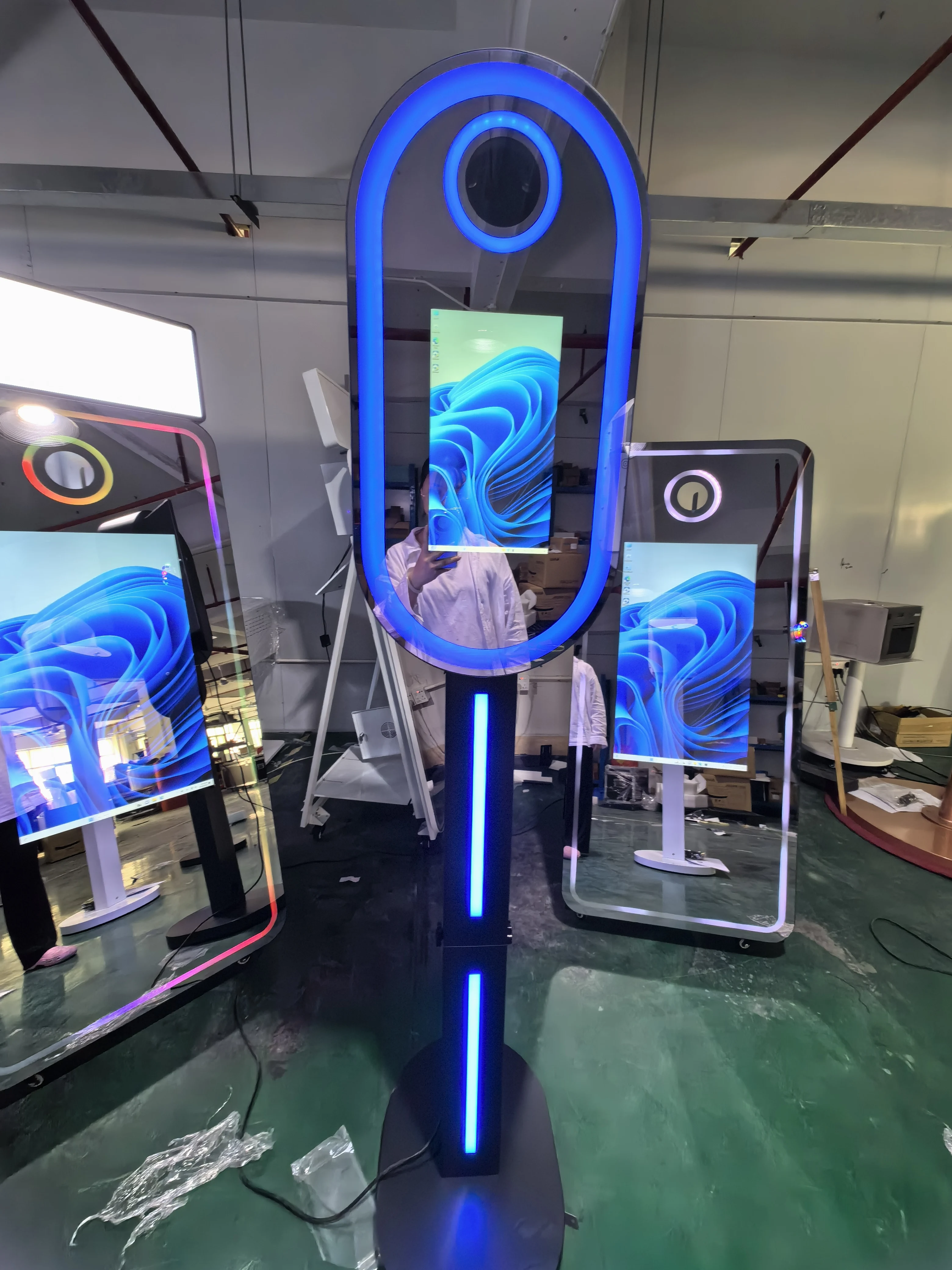 Cabina Fotografica A Specchio Con Touch Screen 21.5'' E Luci RGB – Per Matrimoni Ed Eventi, Con Trolley - 4
