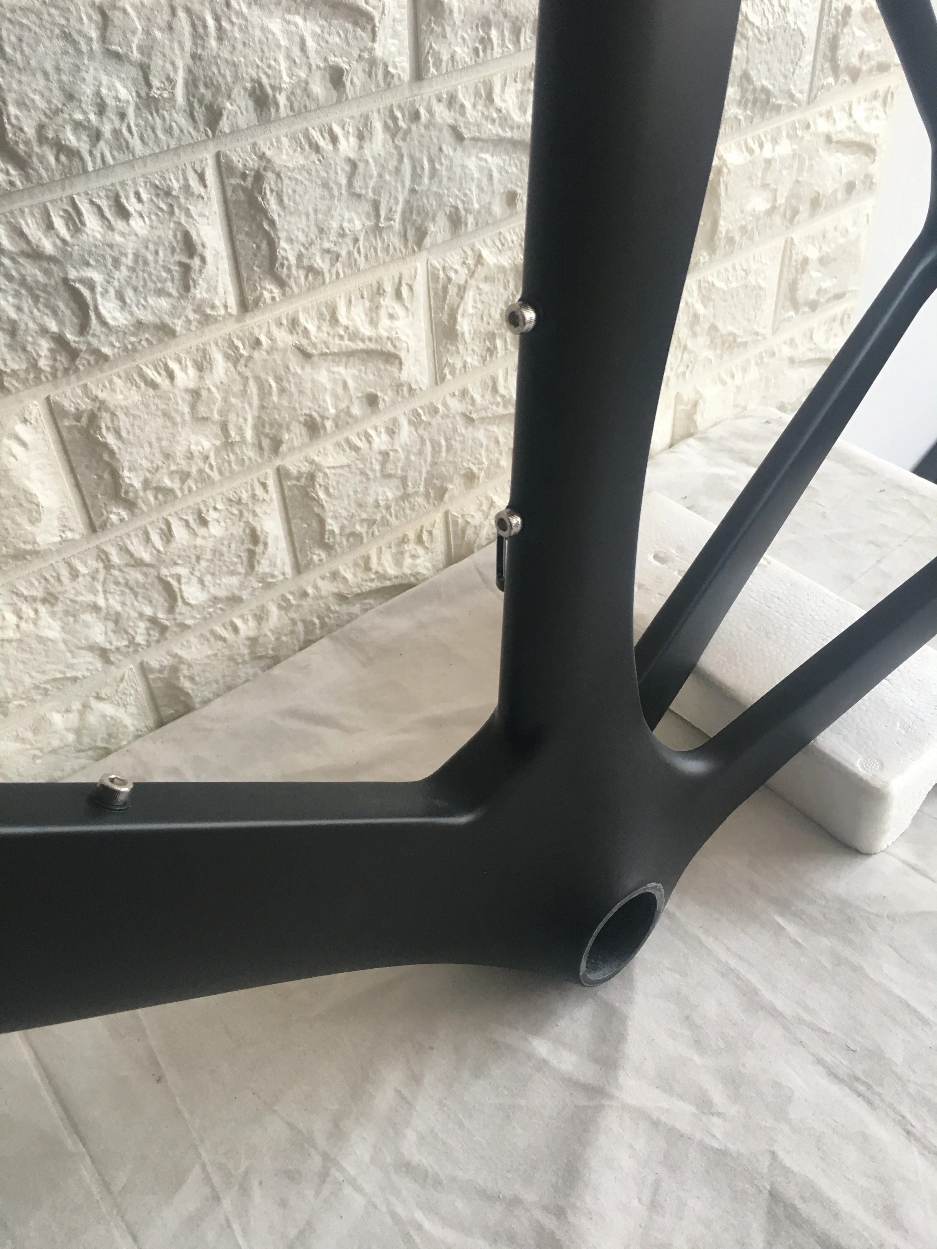 Fully Internal Cable Routing 700x28c aero Carbon Disc Road Bike Frame