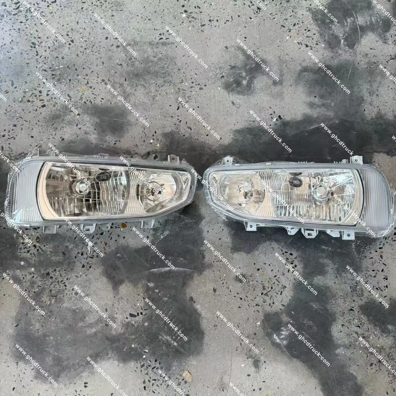 GHCD High Quality Control Head Lamps (LH RH) for  UD Quon Truck Spare Body Parts Light Systems