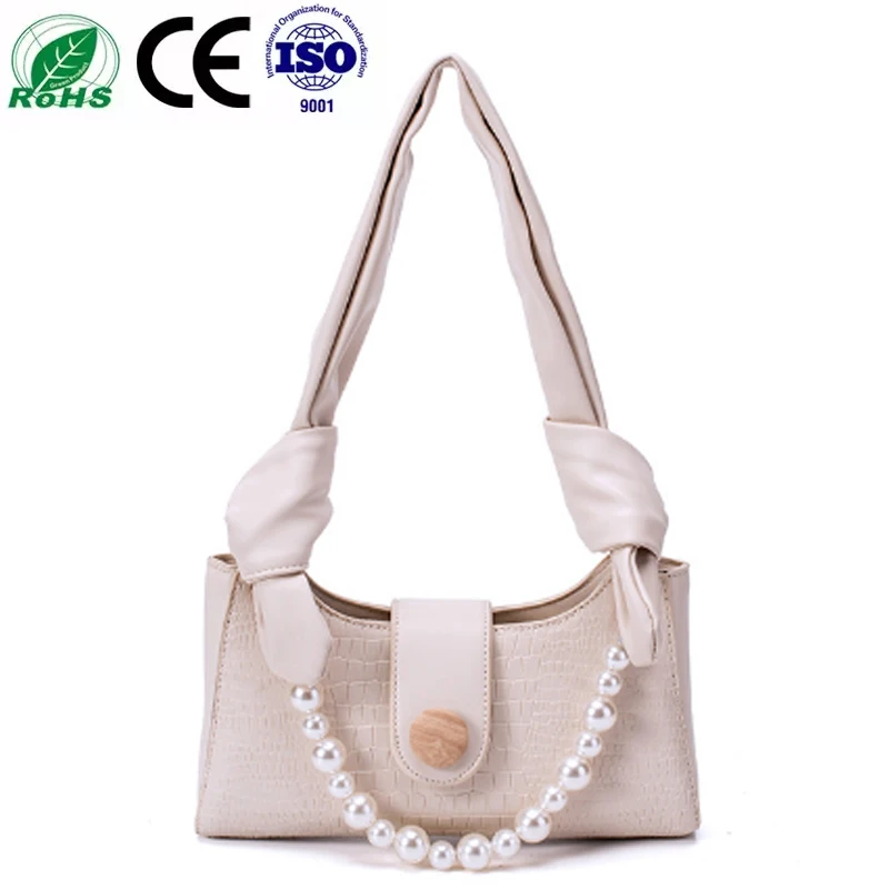 ruched bolsa with chain