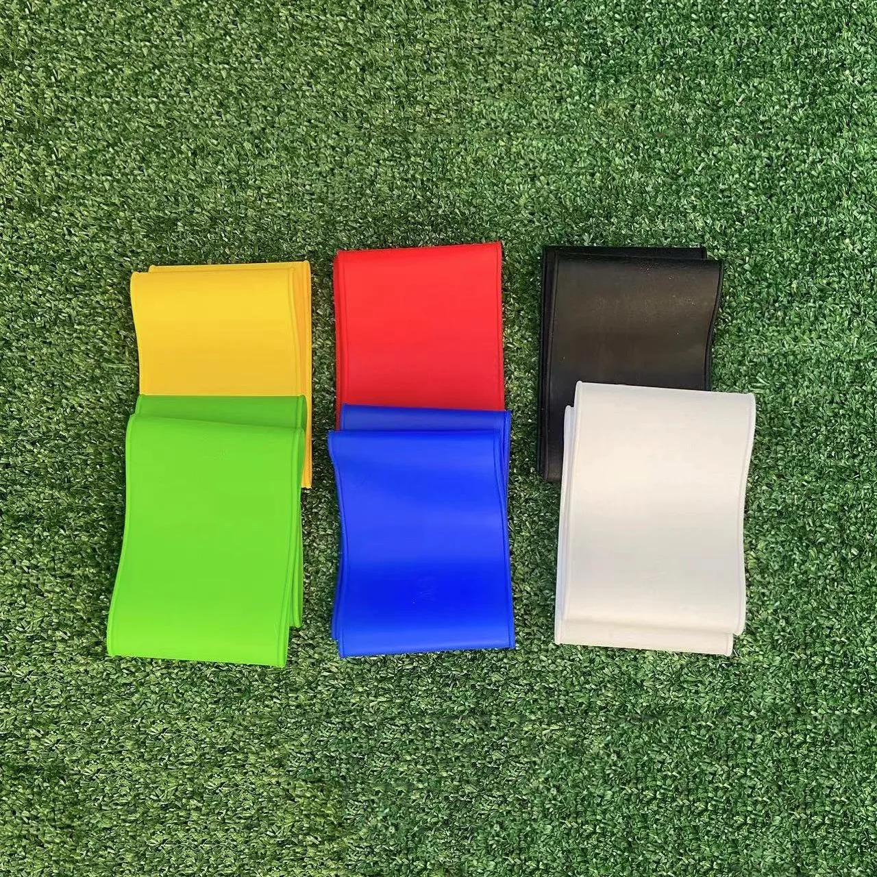 Customized Logo Soccer Shin Guards Strap Silicone Anti Slip Grip Tapes Shin Guard Straps for Men Women Adults Kids