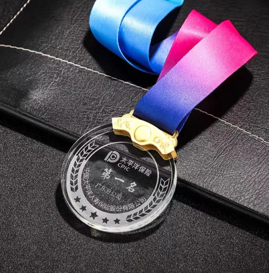 Customized crystal glass medals with ribbon and gift box for sports events factory