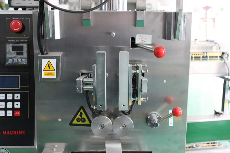 Plastic Bag Drinking Water Automatic 2200b/h Sachet Water Packing Machine with Ribbon Coder and Photocell