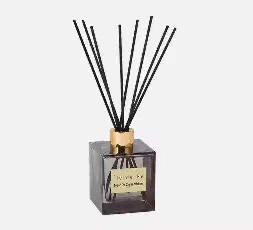 Individuell gestaltbarer Aromadiffusor mit eleganten Glasflakons, natürlichen ätherischen Ölen und Faserstäbchen, OEM-ODM-Rohr-Diffusor-Lieferant bietet Private Label, maßgeschneiderte Duftlösungen und Geschenkverpackungen für Schlafzimmer, Wohnzimmer, Spa, Büro und Firmengeschenke