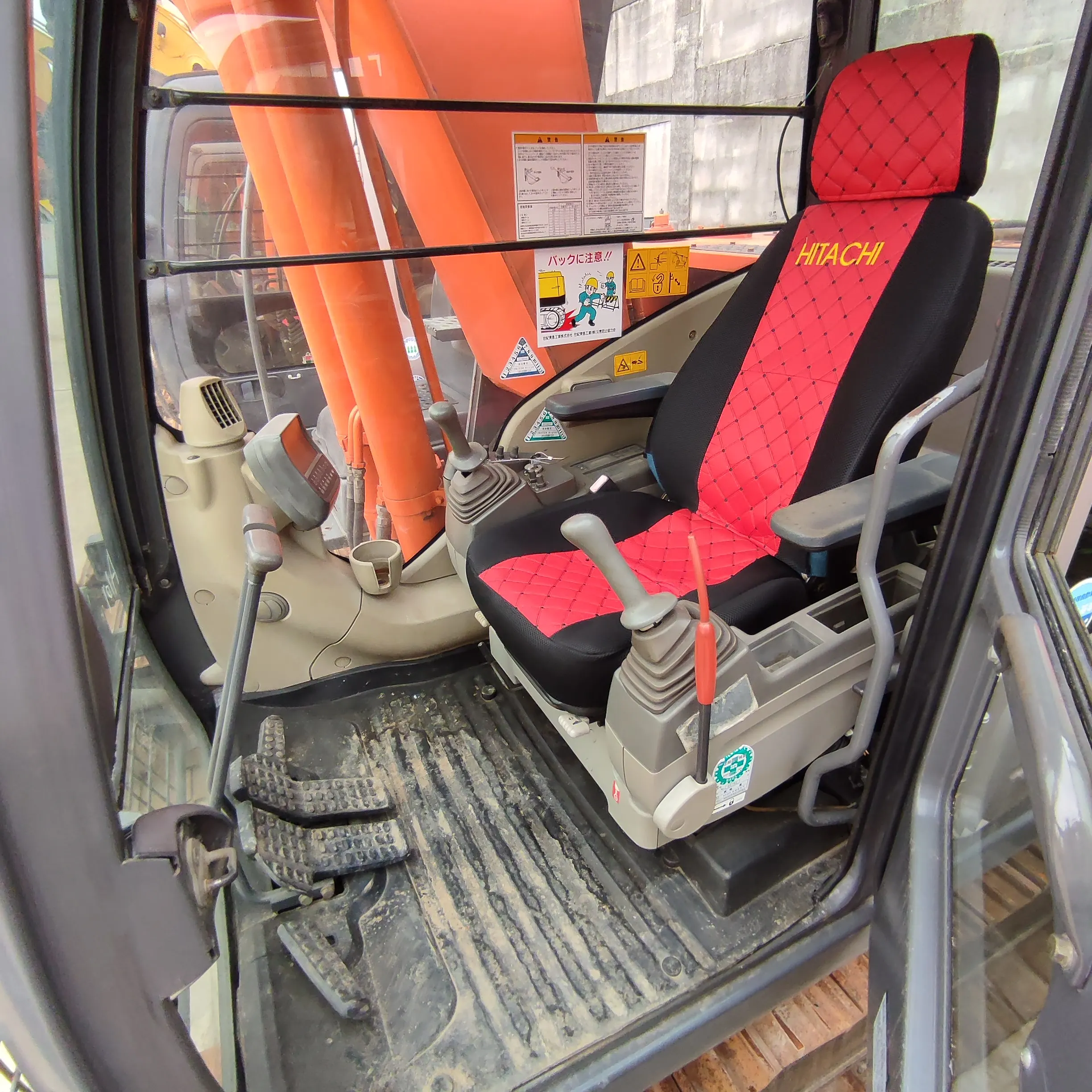 Hitachi ZX210 Excavator - 20 Ton, EPA Engine, 380L Fuel Tank