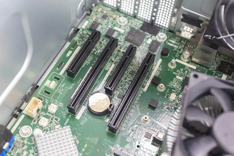 真新しいHPE Proliant ML30 Gen10ネットワークタワーコンピューター