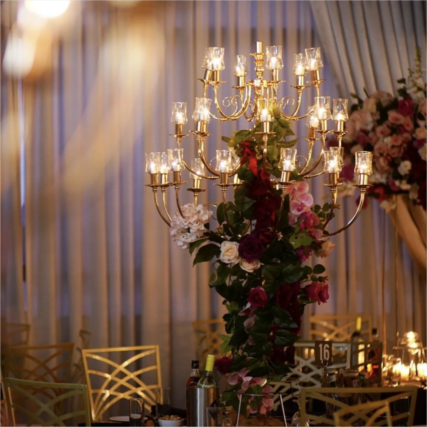 92 Chic Cloche Centerpieces For Weddings - Weddingomania