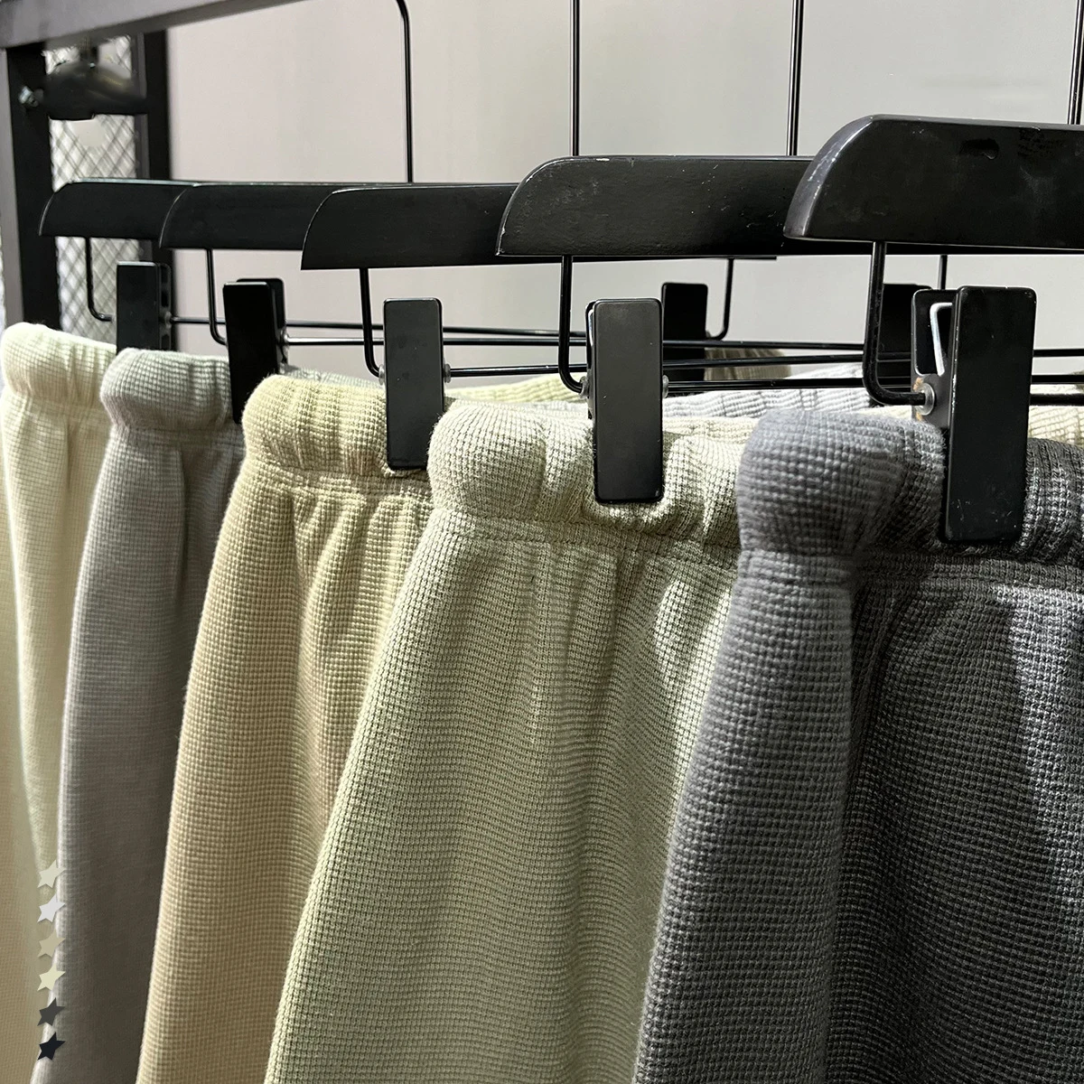 Velkoobchodní výrobce pánských ležérních kraťasů s vaflovým pletením, jednobarevných, s potiskem na zakázku, pro muže 278_voghion.com