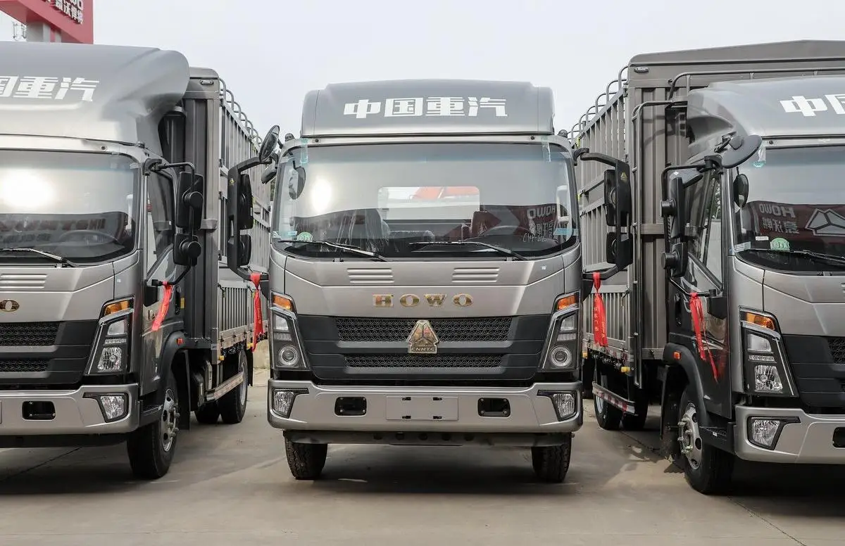 2024 Howo 4.2 m 151 HP 3280 Wheelbase Single-row 4X2 Sinotruck Light Cargo Truck in China for Transporting