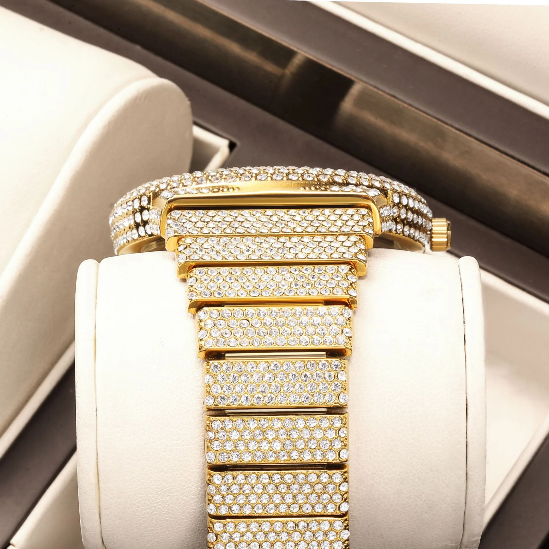 Diamond Quartz Watch OM-584781