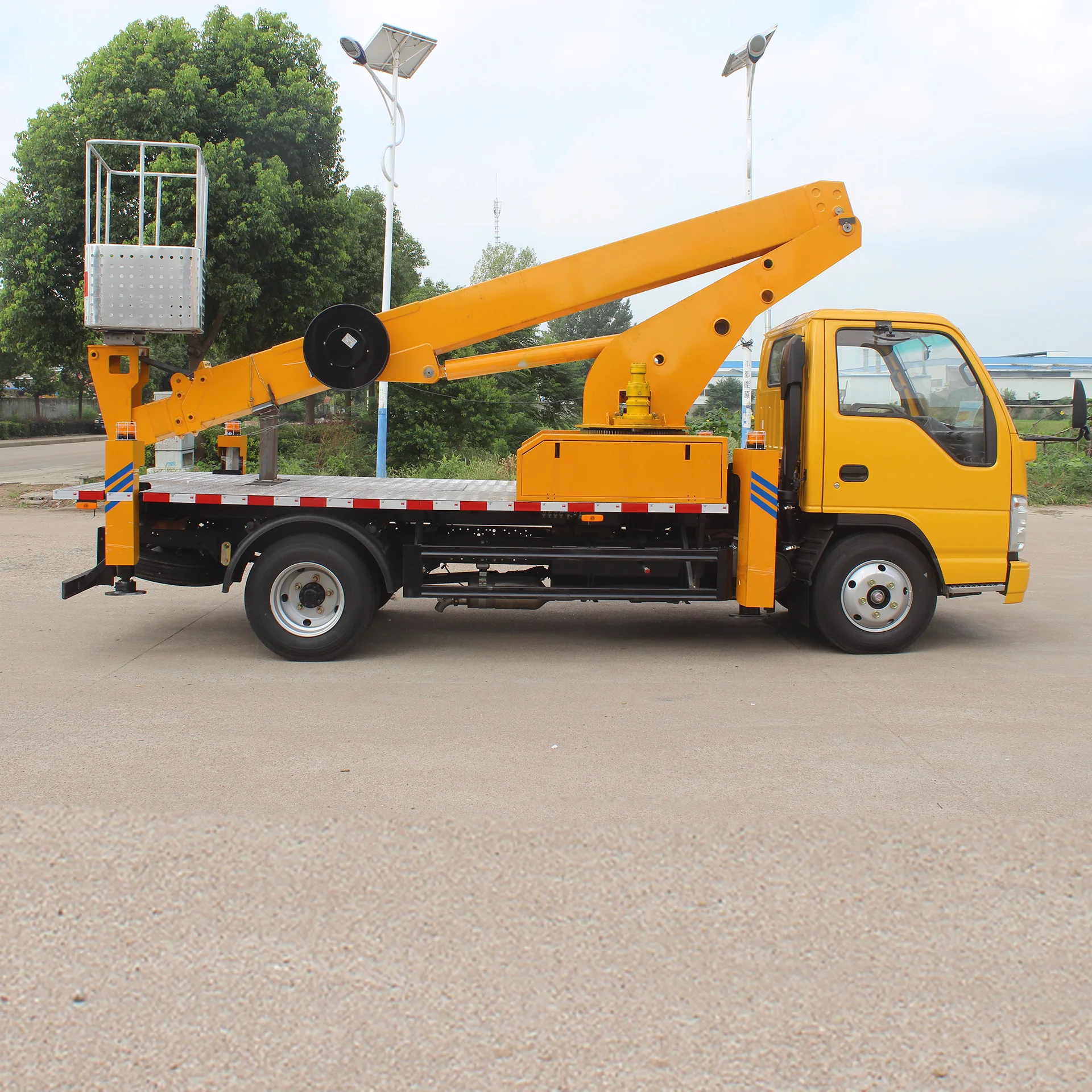 Isuzu 4x2 Bucket Truck Aerial Working Platform Truck Mounted High ...