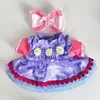 Conjunto de margaritas moradas de manga roja