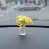 Bottiglia di fiori con bocciolo di stella gialla