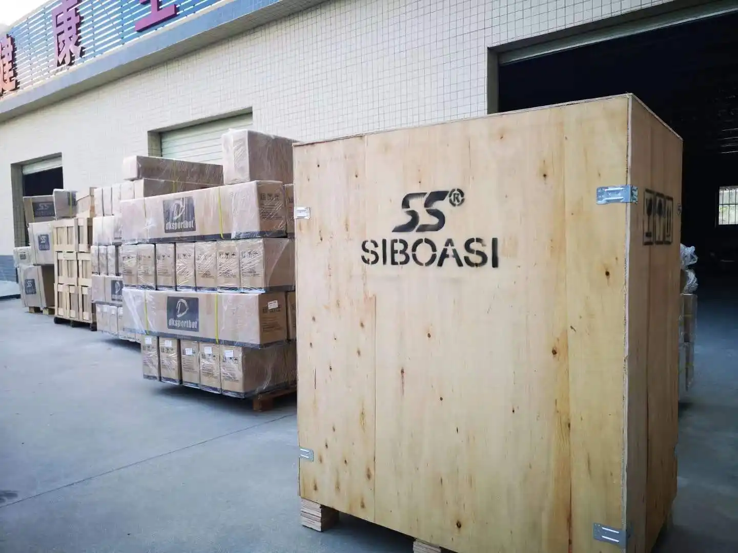 Hightech Intelligent Top Selling Soccer Ball Pitching Training Machine And Accessories Launcher