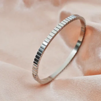 Elegant Charming  304 Stainless Steel Jewelry Locking Bracelet for Women Bangle