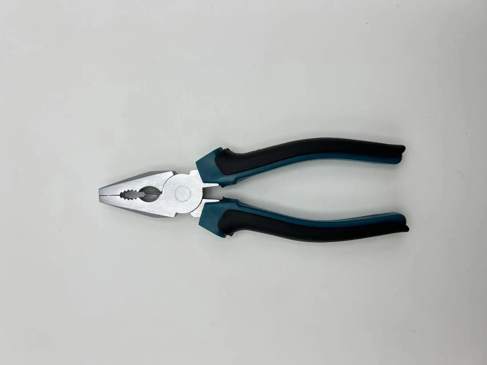 Professional DIY Grade Carbon Steel Flat Nose Wire Cutting Combination Pliers PVC Soft Grip Handle Home Use Customizable OEM