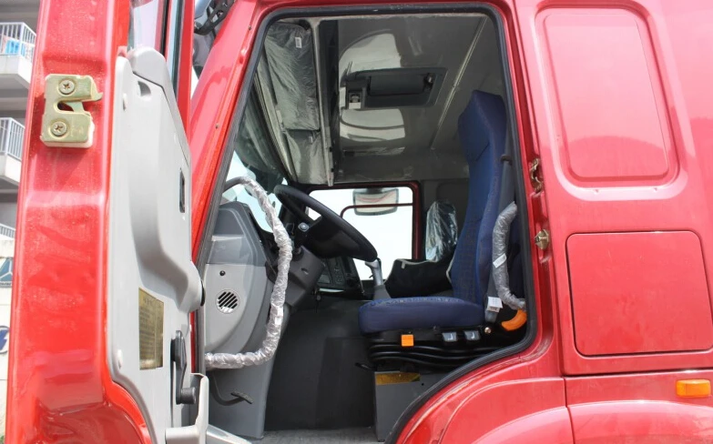 product 2025  new sinotruck howo 42 euro2 tractor truck 290hp tractor head high performance truck trailers-3