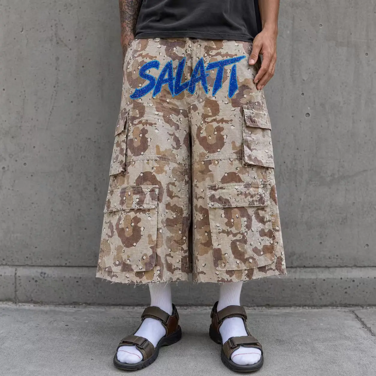 OEM Custom Camouflage Cargo Pants Style Mens Shorts Multi Pocket Loose Fit Drawstring Raw Hem Streetwear Men Cargo Shorts