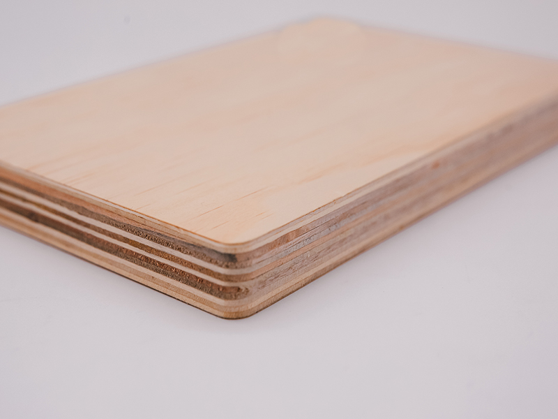 Laminated Pine Plywood Furniture Grade 4x8 18mm Radiata Pine Plywood