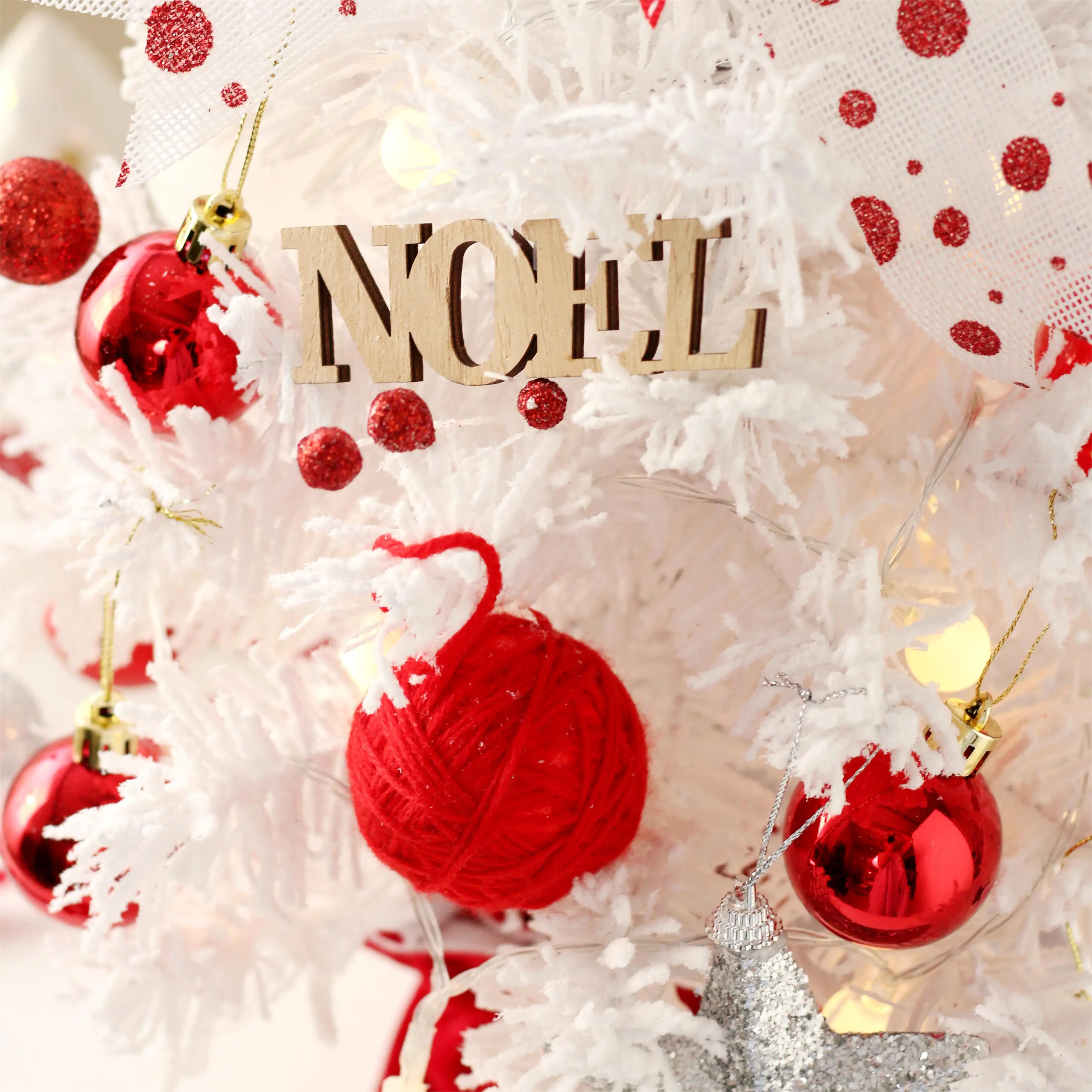 Table Christmas Decorations Small Mini Christmas Tree with White Hanging Ornaments and Led Light Christmas Decoration Supplies