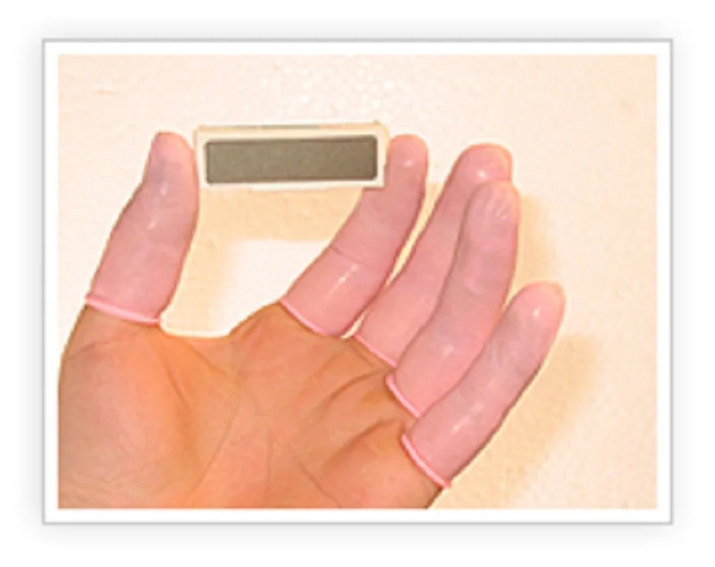 Розовое пальто для защиты пальцев от электростатического