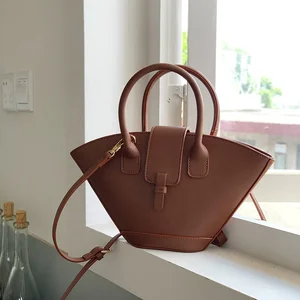 New Trend Design Advanced Handbag PU Leather Decoration Large Capacity Tote Bag Retro Style Bucket Bag
