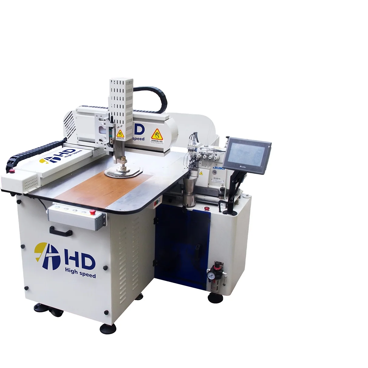 Полностью компьютеризированная швейная машина оверлок для вязаных шапок.