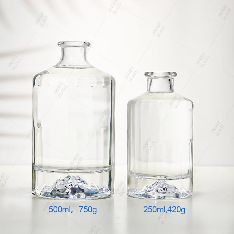 China Manufacturer 750ml Empty Glass Bottle for Whiskey