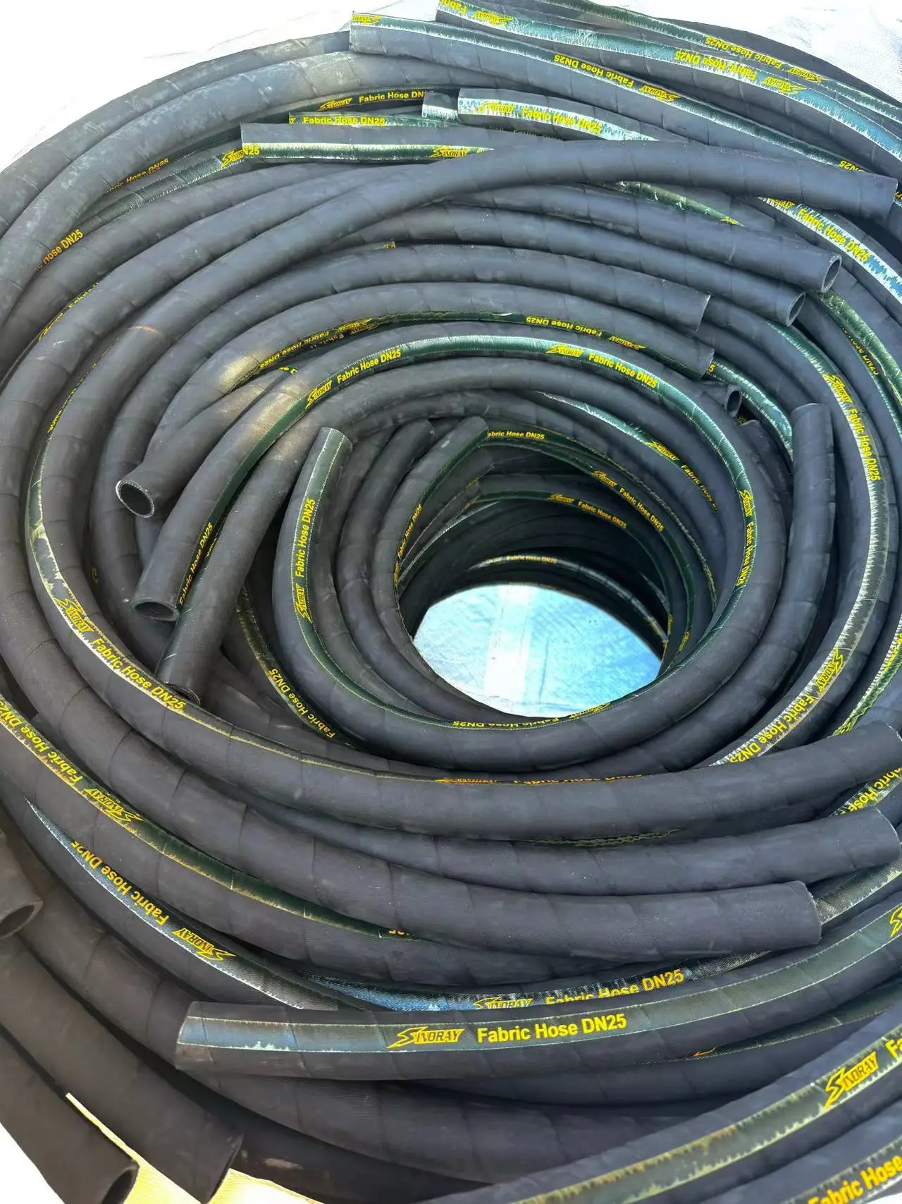 High-pressure Rubber Hose 3/8 EN853 1SN/2SN/4SN Oil-resistant and Wear-resistant Hydraulic Hose