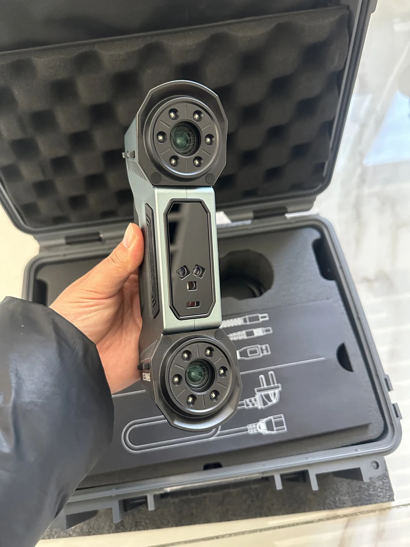 FreeScan Combo Handheld Metrology 3D Scanner for Reverse Design Automotive Parts 3D Mold Scanning