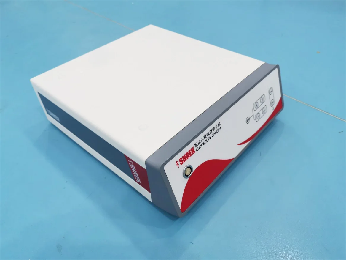 Өзендегі жалаңаш демалушылардың суреттері