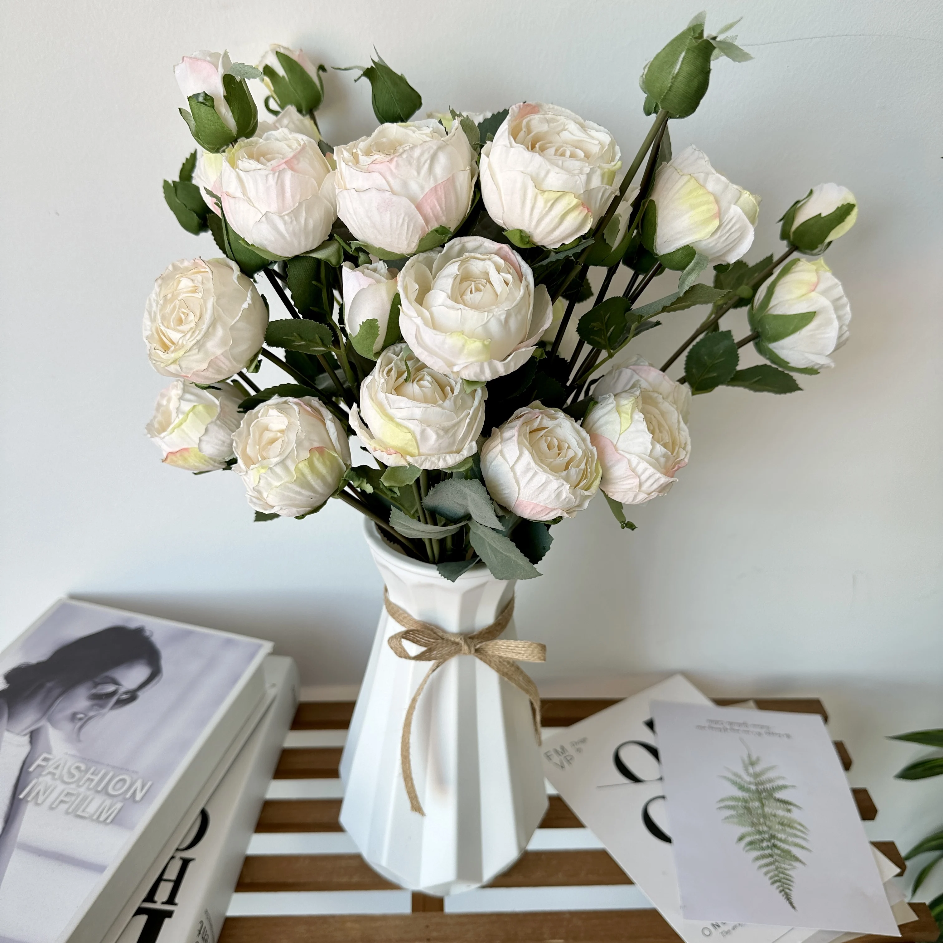 Voeg Hoogte en Styl By Met Hoë Kunsmatige Groen Plante