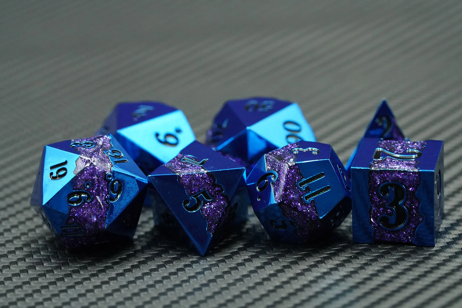 Yushun Custom 7pcs Polyhedral Dice Set for DND RPG Game Purple Mica Single Stripe Metal Blue for Players manufacture