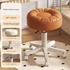 Tabouret orange pour maquillage et coiffure
