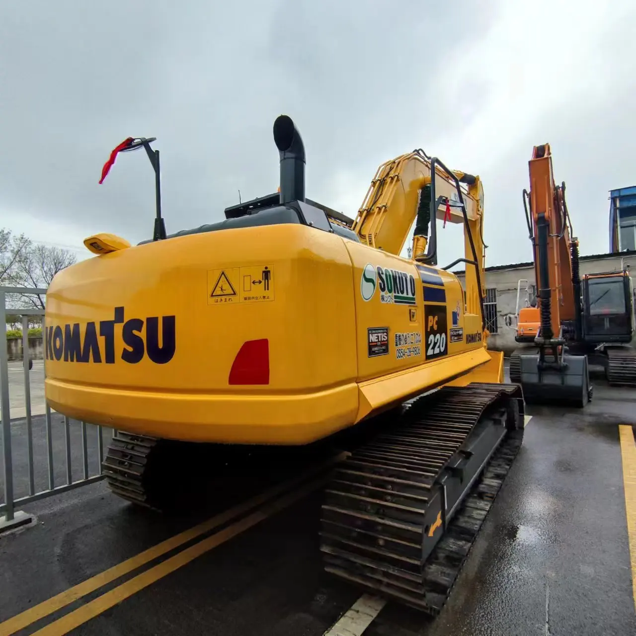 Komatsu PC220-8N1 22 Ton Crawler Excavator - High Power Digging