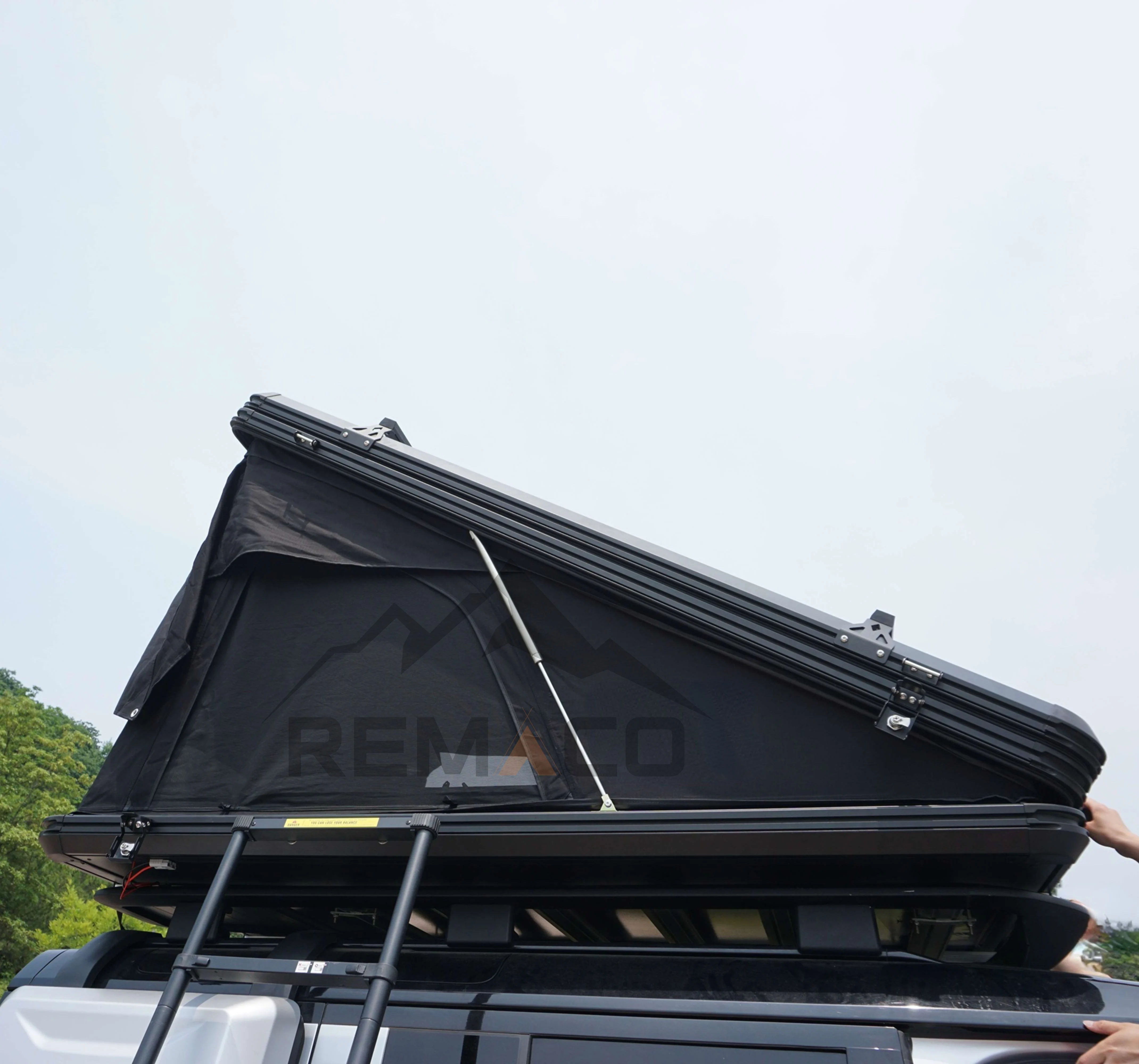ルーフトップテント ランドローバー・ディスカバリー4用アウトドアキャンプZ型ルーフテント