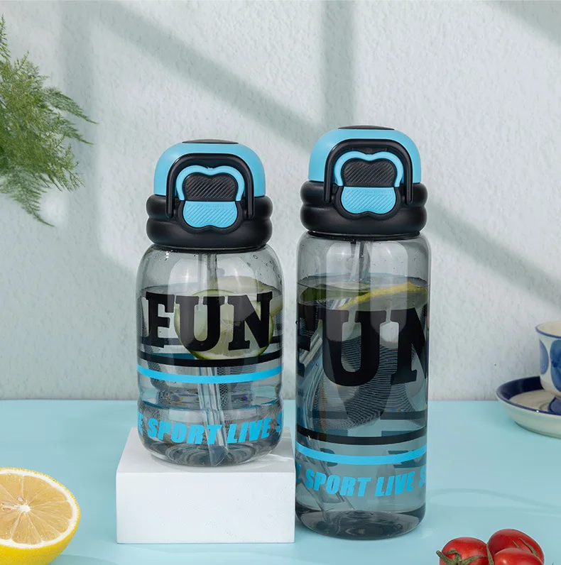 Eco-Friendly 650ml Tritan Portable Plastic Water Bottle with Flip Straw Beautiful Colours BPA-Free Sippy Cups for Camping