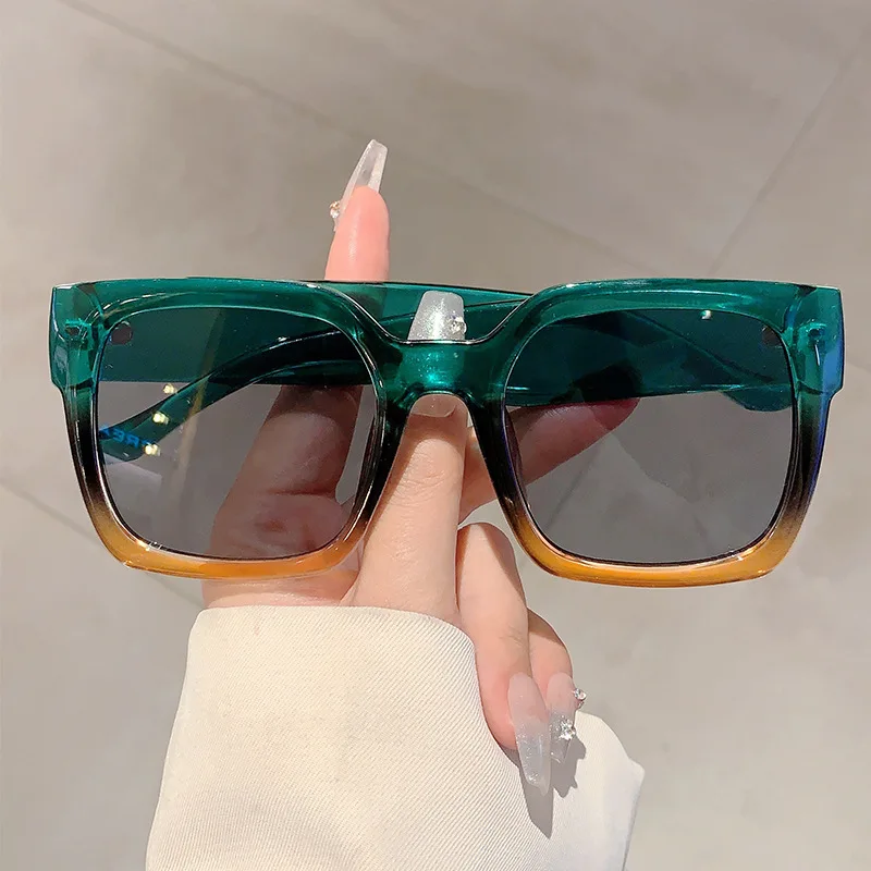 Eleganti occhiali da sole moderni quadrati Color arcobaleno da uomo di  marca firmata 2024 Vintage Punk occhiali da sole da donna sfumature Oculos  De