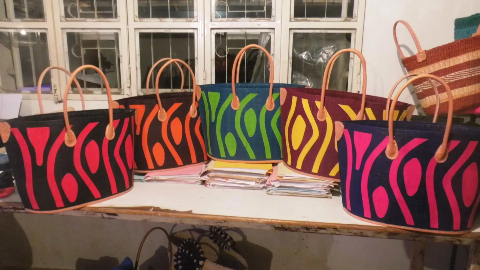 Manici in pelle e chiusura a coulisse rafia borsa di paglia naturale rafia  borsa da spiaggia made in madagascar