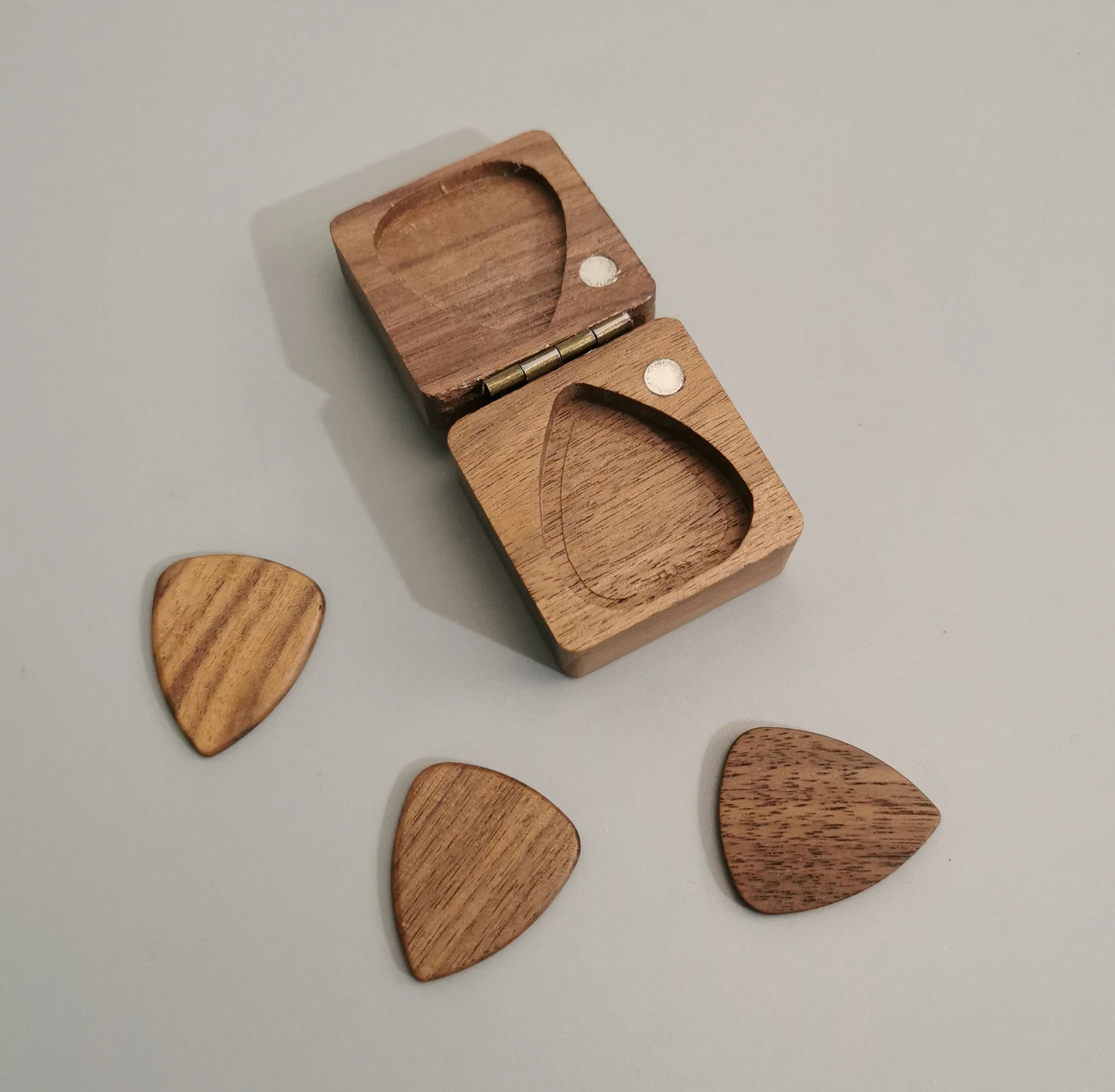 High Quality Wooden Acoustic Guitar Pick Box Guitar Bass Wood Guitar