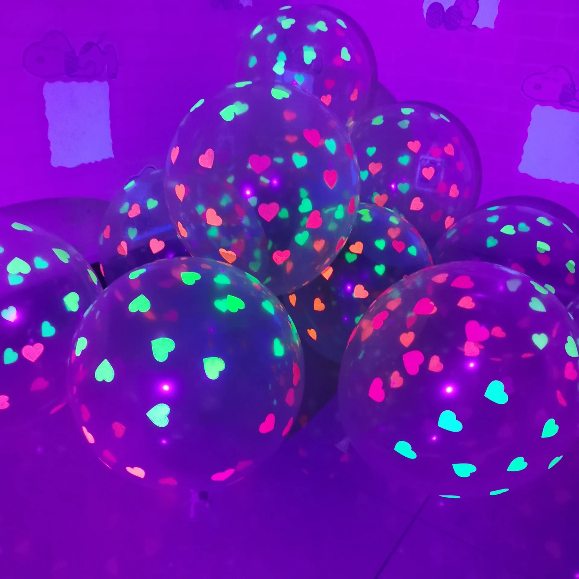 Lot de 60 UV Néon Ballons,Ballons fluorescents en différentes couleurs,UV Lumière noire LatexBallons,brillent dans le noir, Convient pour les anniversaires, les fêtes nocturnes