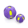 Pelota de tenis chillón dentro