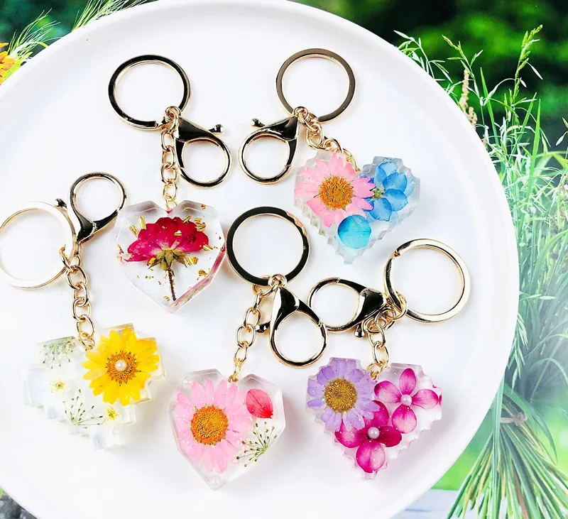 Bag charm, flower lover , Tufting , Silicone strap, with hook and chain  decorated in pastel colors. - Shop lamaicraft Keychains - Pinkoi
