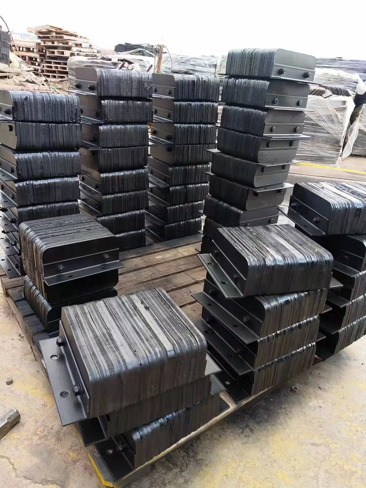 Laminated Custom Dock Bumper Block Loading Dock Bumper Heavy Duty Dock Fender for Wall Protection manufacture