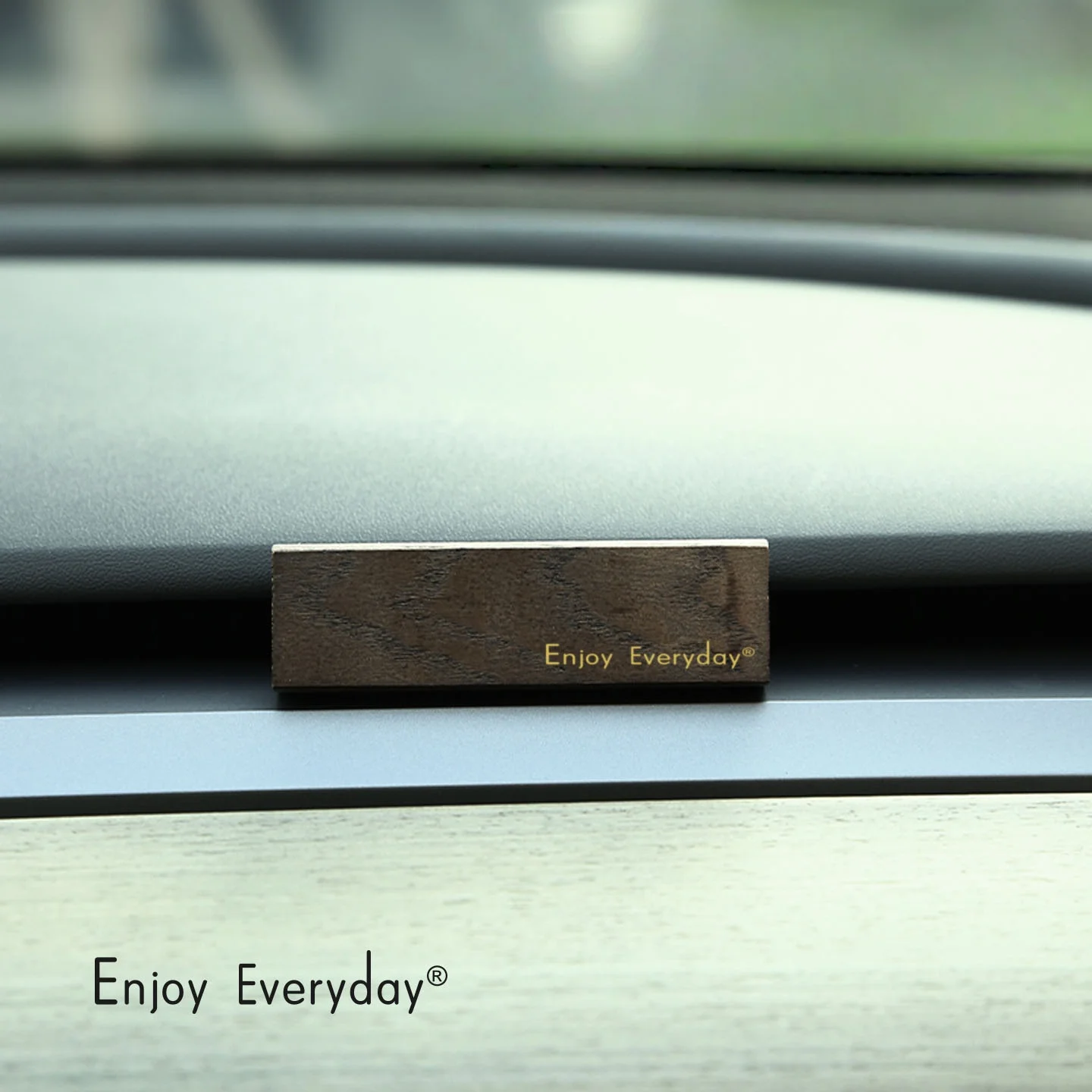 2025 New Arrive Custom Logo Car Wooden Aromatherapy Scented Plastic Perfume Long Time Diffuser Ventilation Clip Air Freshener